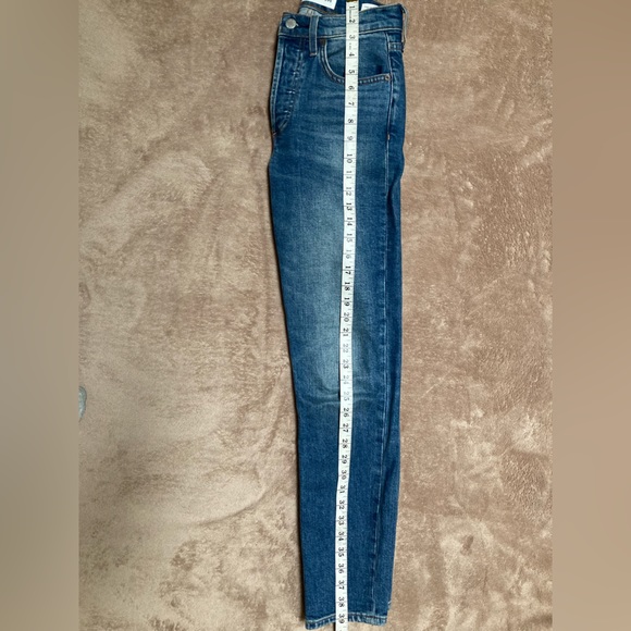 Aritzia Denim Forum Yoko high rise slim - size 25 - Picture 5 of 12
